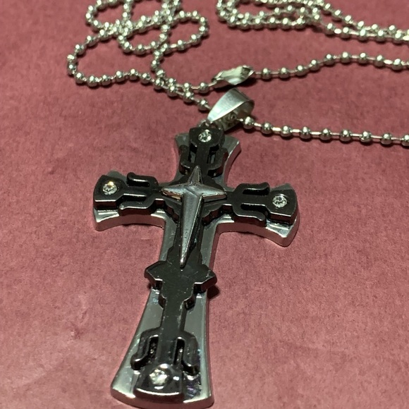 Men’s black and silver cross - Picture 7 of 7